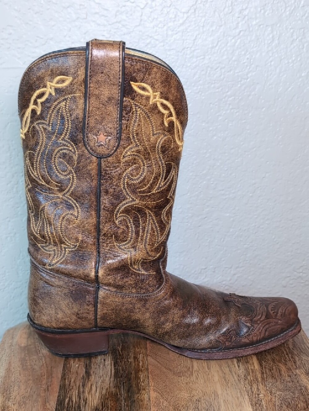 Tony Lama Classic Brown Embroidered Western Cowboy Boots - Picture 5 of 15